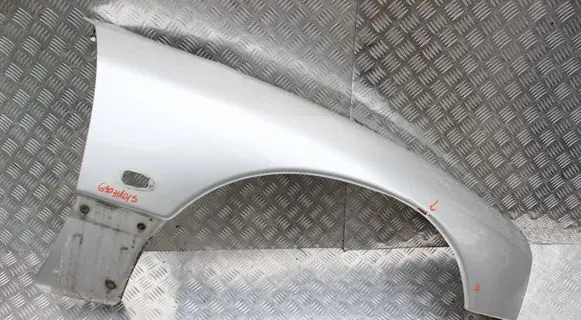 Mitsubishi 3000 GT Fender