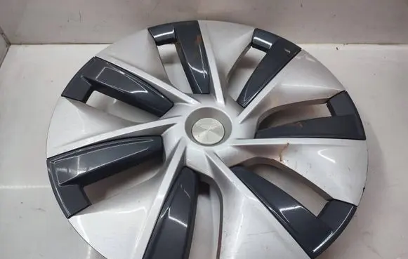Tesla Model Y R19 wheel hub/cap/trim 104423500E