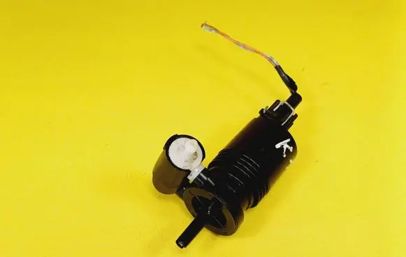 Nissan Micra Windscreen/windshield washer pump 30097