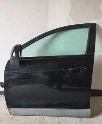 Chevrolet Captiva Front door