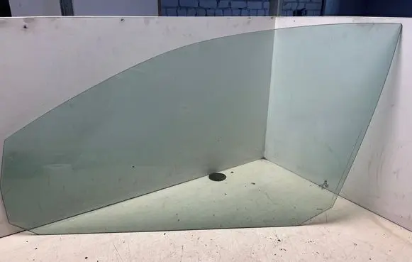 Volkswagen Golf V Front door window glass four-door 43R004583 E000266