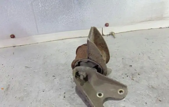 Smart ForTwo I Engine mount bracket