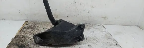 Audi A4 S4 B5 8D Engine mounting bracket 8D0199307