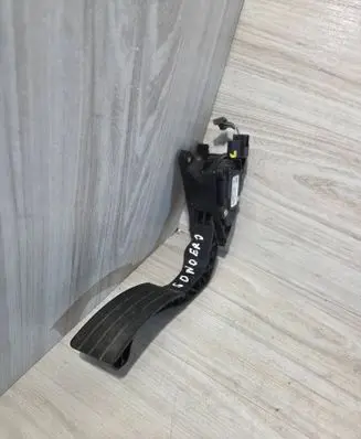 Dacia Sandero II Accelerator throttle pedal 180022703R 06220601 6PV00997803
