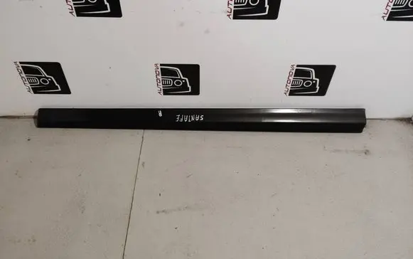 Hyundai Santa Fe Front door trim (molding) 877602B000