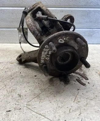 Ford Mondeo Mk III Front wheel hub