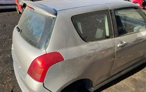 Suzuki Swift I Fender 
