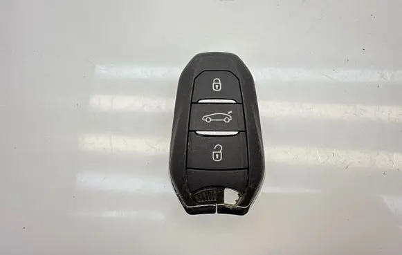 Opel Mokka B Ignition key/card 