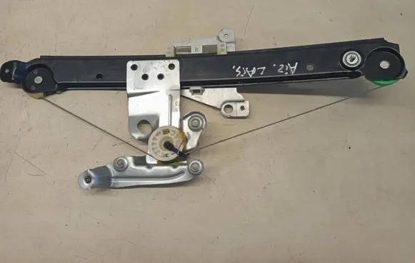 Volvo XC70 Rear window lifting mechanism without motor 
