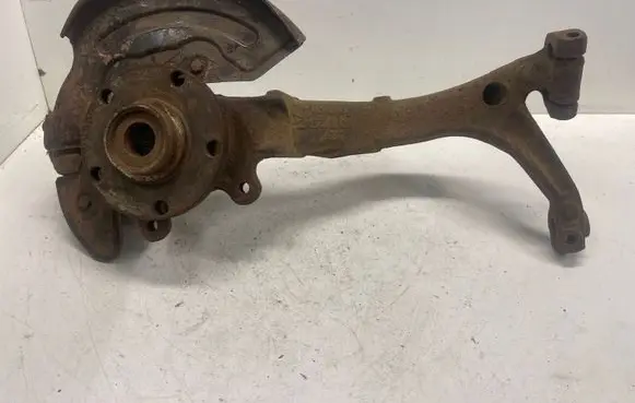 Volkswagen PASSAT B5 Front lower control arm/wishbone 8B0422257