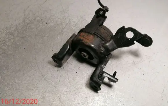 Toyota Corolla Verso E121 Engine mount bracket