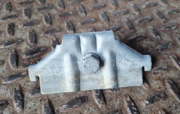 Battery bracket