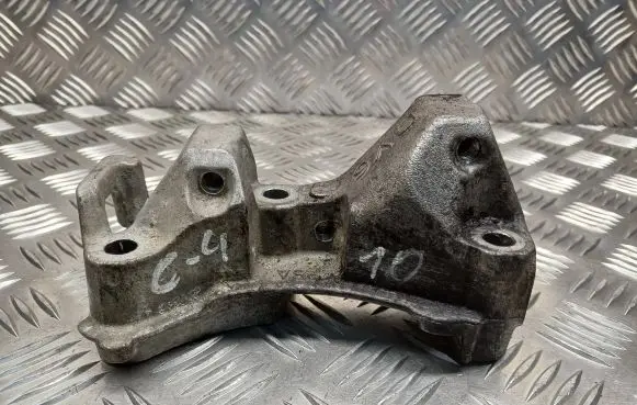 Citroen C4 I Engine mounting bracket 9688615780
