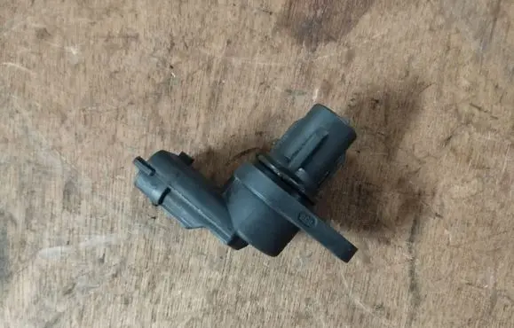 Chrysler Voyager Camshaft position sensor 0281002667