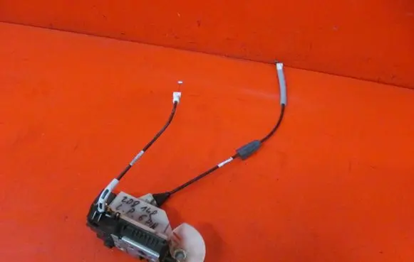 Peugeot 208 I Front door lock 9688080080