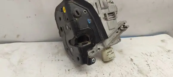 Audi A6 S6 C6 4F Rear door lock 4F0839015