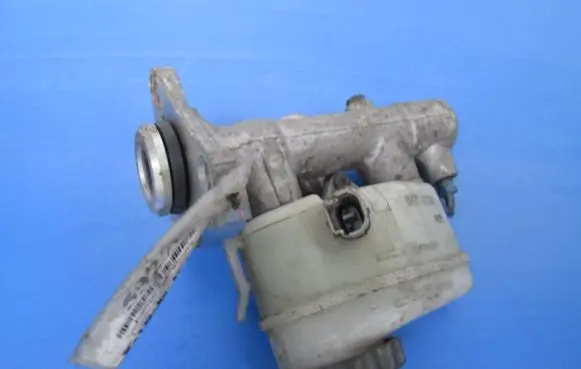 Toyota Corolla E100 Master brake cylinder