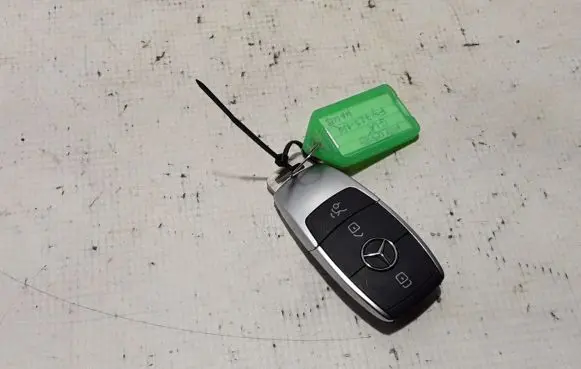 Mercedes-Benz GLA H247 Ignition key/card A1779056704