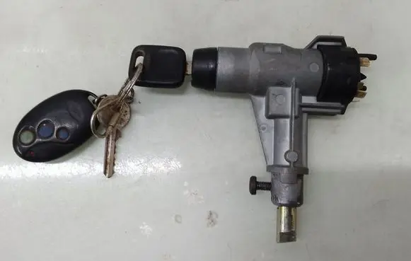 Audi 80 90 S2 B4 Ignition lock 893905851D
