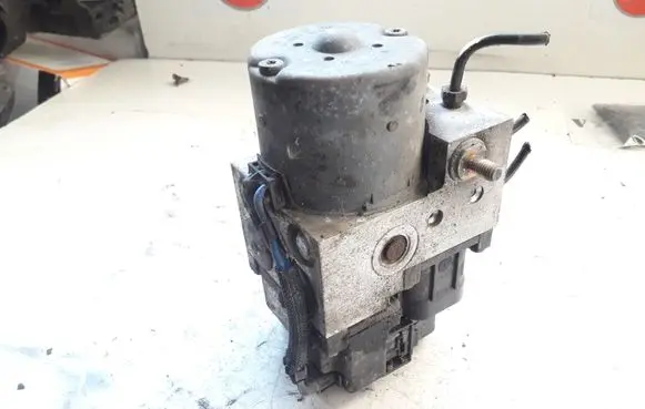 Nissan Almera N16 ABS Pump 0273004635