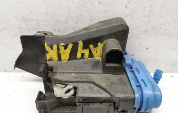 Audi A4 S4 B5 8D Rear door lock 4D0185A
