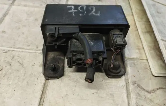 Mercedes-Benz C W203 Glow plug pre-heat relay