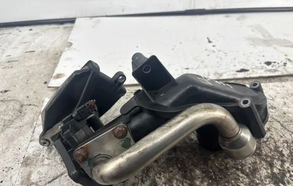 Mercedes-Benz CLS C219 Intake resonator 4010323A A6421400087