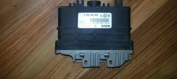 Volkswagen Golf III Engine control unit/module 0261203302303 030906026R