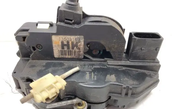 Opel Insignia A Front door lock 13503149
