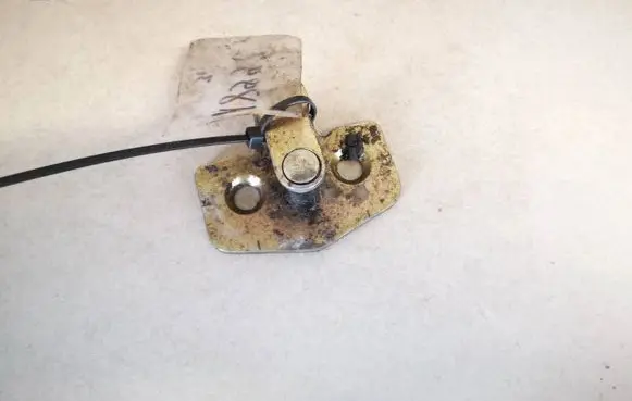 Opel Astra G Rear door lock loop/hook striker 