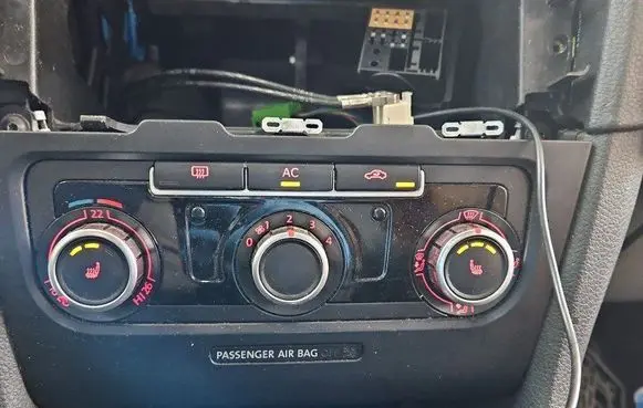 Volkswagen Golf VI Climate control/heater control trim 3C8907336AC IMPRK1443165