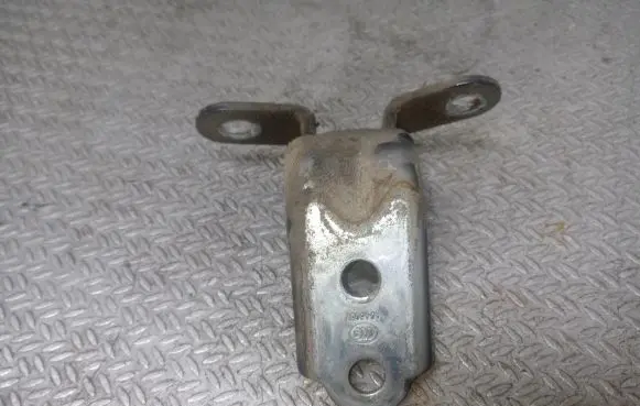 KIA Venga Rear door lower hinge A046057