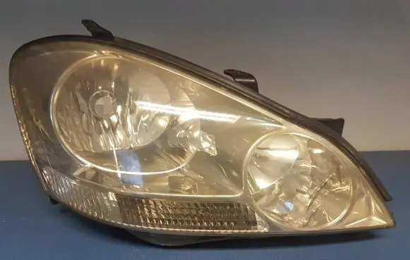 Toyota Avensis Verso Headlight/headlamp UPM60GF20