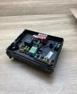 Volkswagen Golf V Fuse module 1K0937125A