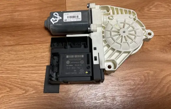 Volkswagen PASSAT B6 Front door window regulator motor 1K0959792L F005S00296 974629102