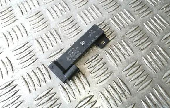 Dodge Challenger Keyless system antenna P68071978AA 68071978AA