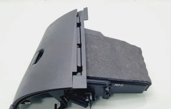 Renault Megane III Glove box 681080020R