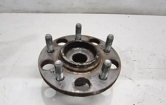 Rear wheel hub