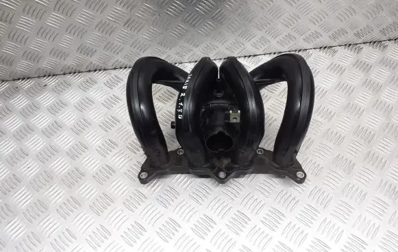 Toyota Yaris Intake manifold