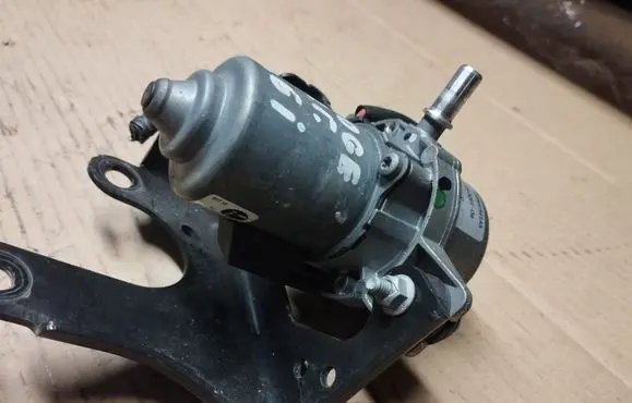 Chrysler Town u0026 Country V Vacuum pump 04581541AA
