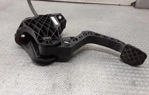 Volkswagen PASSAT B6 Clutch pedal 3C1721059G