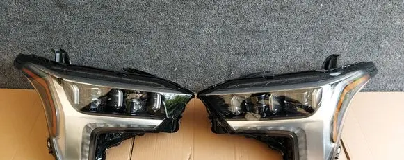 Toyota Tundra II Headlights/headlamps set 81140-0C230 81160-0C230