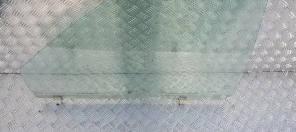 Opel Frontera A Front door window glass four-door