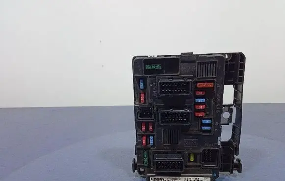 Citroen Berlingo Fuse box set 9650618480