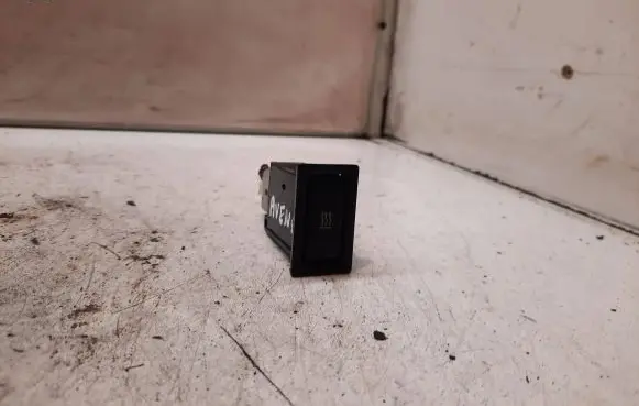 Toyota Avensis T250 Seat heating switch 153261