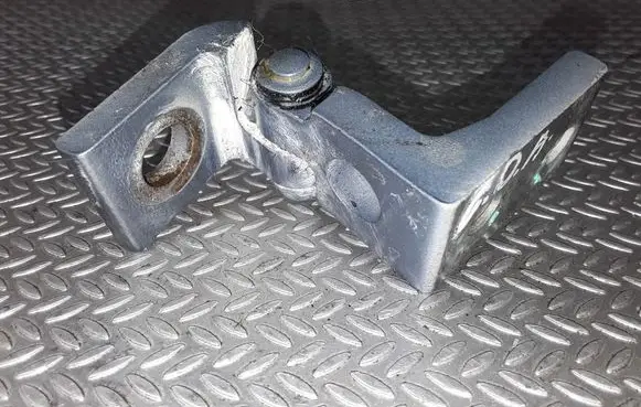 Skoda Octavia Mk2 (1Z) Rear door lower hinge 1Z0833412B