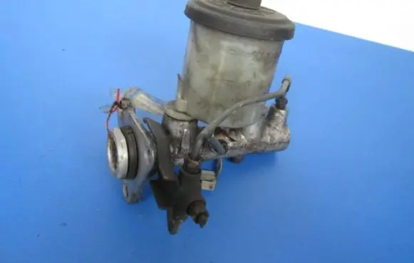 Toyota Corolla E90 Master brake cylinder