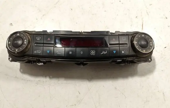Mercedes-Benz E W211 Climate control unit 2118300685 00084302