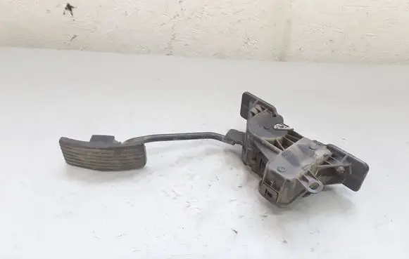 Mitsubishi Pajero Accelerator throttle pedal APM30017 72120308