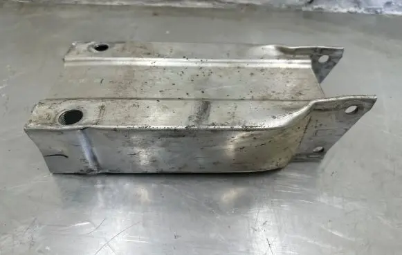 Mercedes-Benz C W204 Front bumper mounting bracket A2046201195